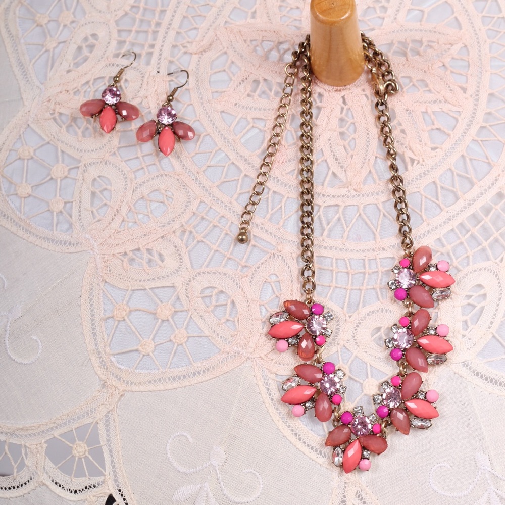 Fashion Jewelry Necklace and Earring Set. New.